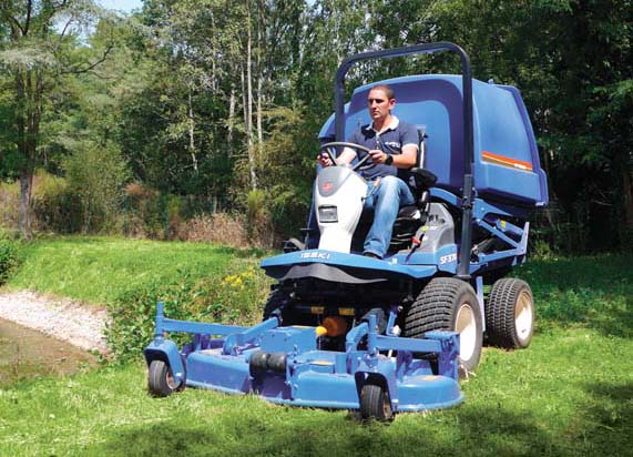 Tondeuse ISEKI frontale SF370 en situation Tondeuse ISEKI frontale SF370 en situation