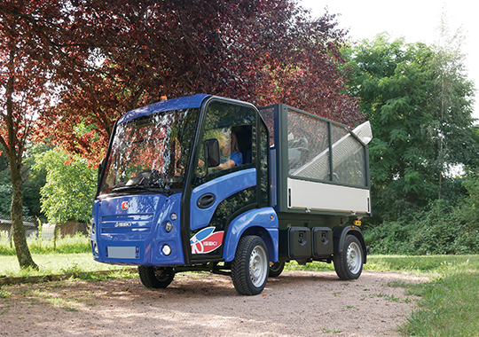 Remorque basculante avec benne pour tracteur tondeuse capacité maximum de  250 Kg