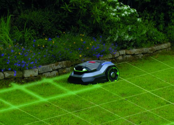 quadrillage de la pelouse du robot RMR seul vers un petit muret